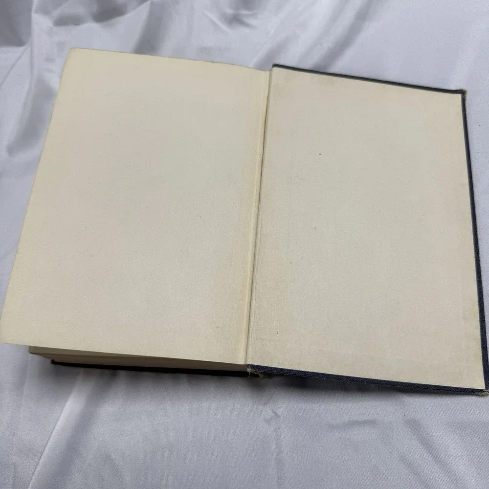 Holy Bible/ Revised Standard Version/ Illustrated: Thomas‎ Nelson & Sons, 1952